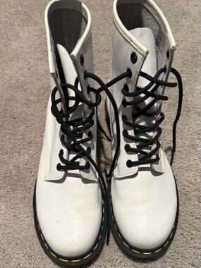 Nike White Lace-Up Combat Boots with Black Laces and Yellow Stitching